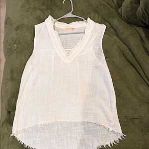 Chic White Sleeveless Blouse